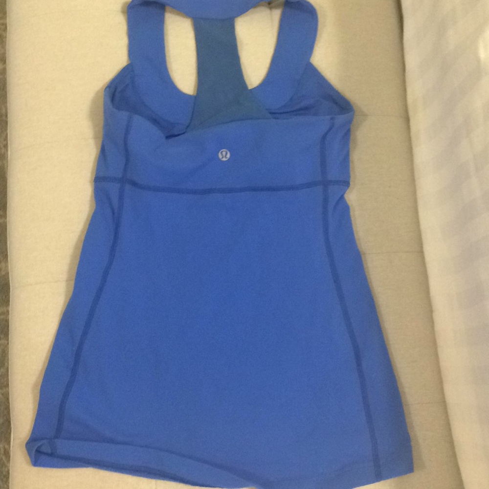 A royal blue, lulu lemon athletic tank top. 👍